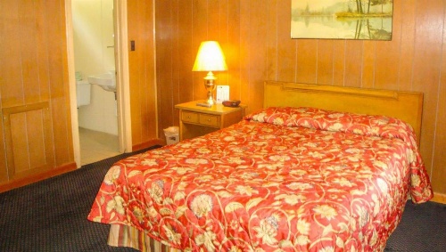 Golden Wheat Budget Host Inn image 10
