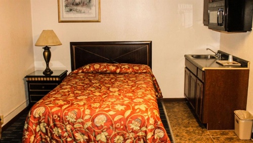 Golden Wheat Budget Host Inn image 11