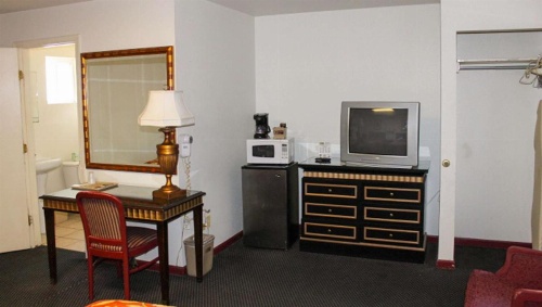 Golden Wheat Budget Host Inn image 5