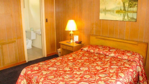 Golden Wheat Budget Host Inn image 9
